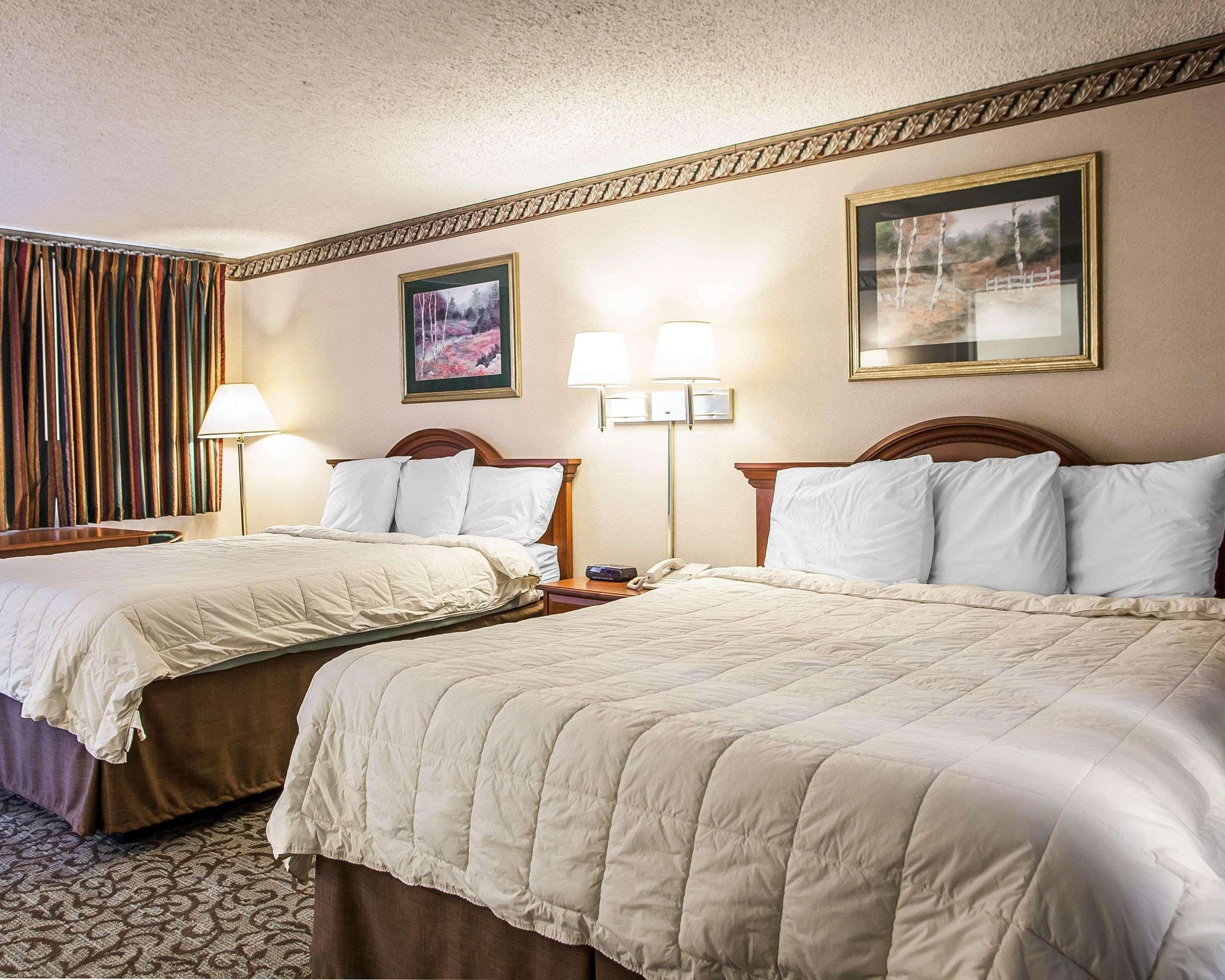 Econo Lodge Newton Esterno foto